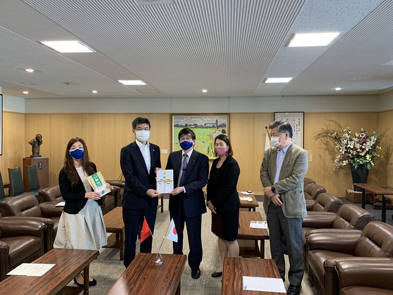 Hội hữu nghị Nagasaki - Việt Nam đóng góp khẩu trang cho tỉnh Nagasaki